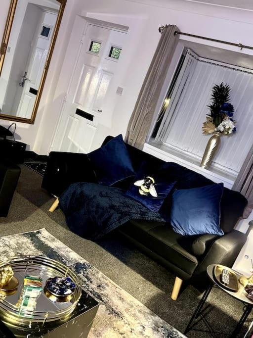 Вилла Beautiful House Off-Road Free Parking Farnworth Экстерьер фото
