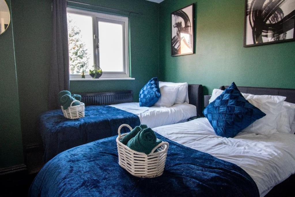 Вилла Beautiful House Off-Road Free Parking Farnworth Экстерьер фото