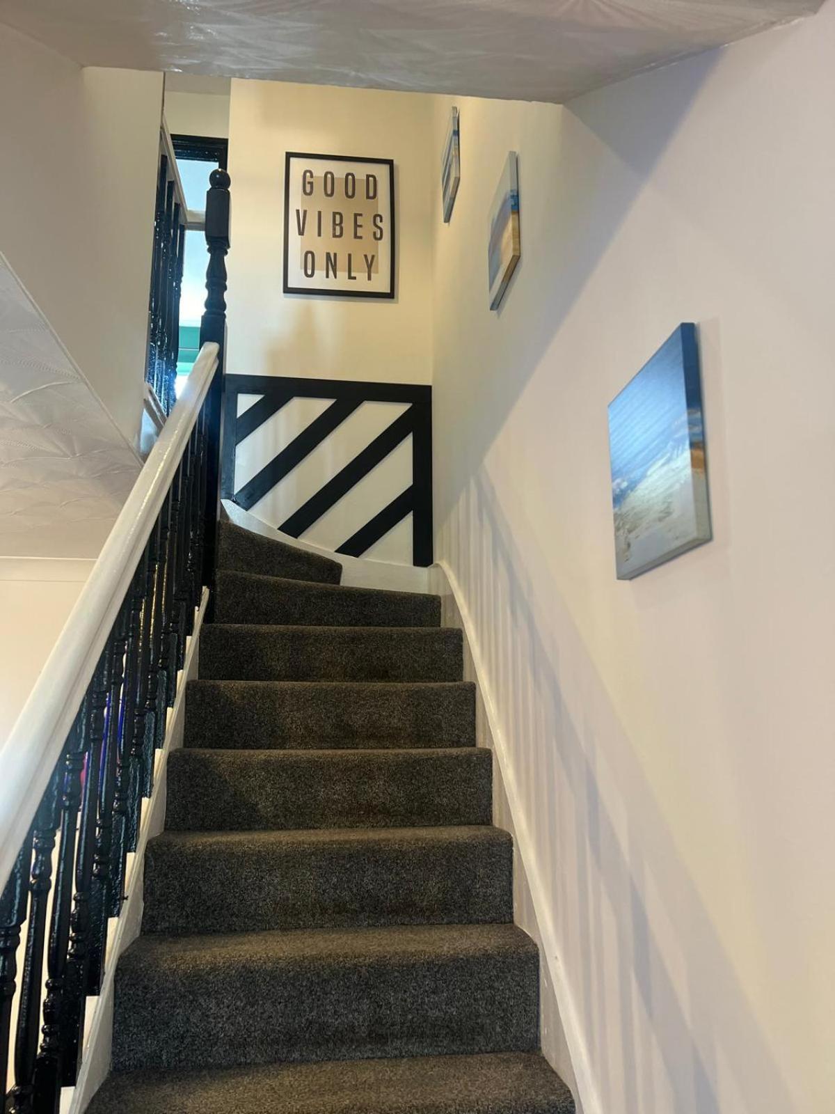 Вилла Beautiful House Off-Road Free Parking Farnworth Экстерьер фото